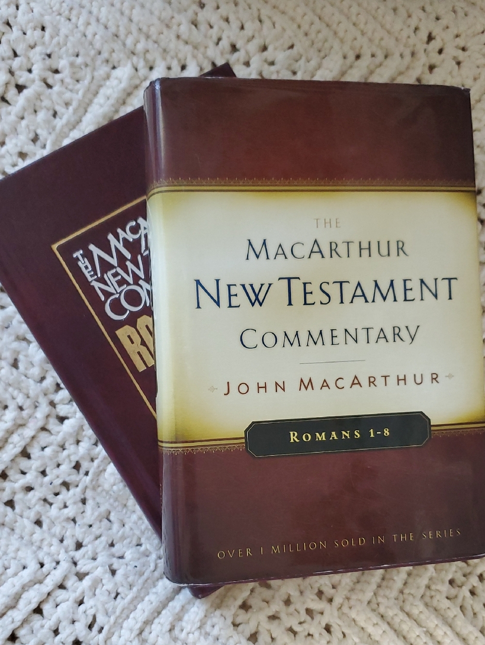 The MacArthur New Testament Commentary  Romans 1-8 Romans 9-16 2 Books.